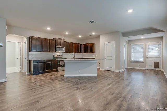 $1,900 | 422 Sabine River, Cibolo, TX 78108