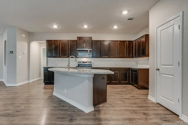 $1,900 | 422 Sabine River, Cibolo, TX 78108