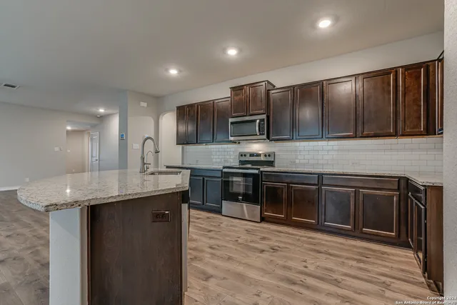 $1,900 | 422 Sabine River, Cibolo, TX 78108