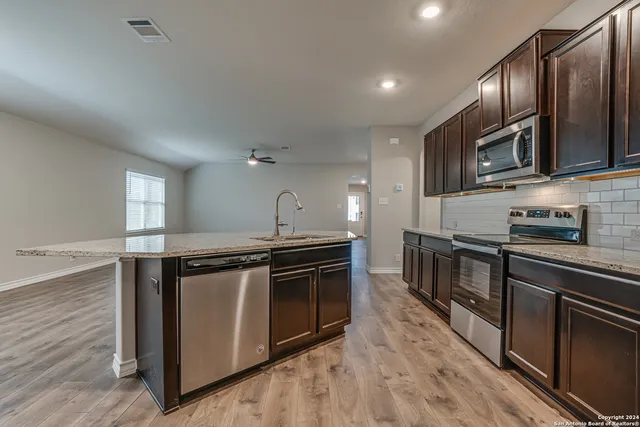 $1,900 | 422 Sabine River, Cibolo, TX 78108