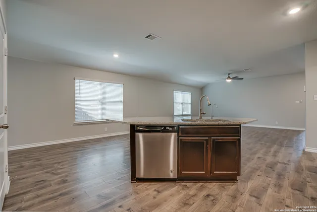 $1,900 | 422 Sabine River, Cibolo, TX 78108