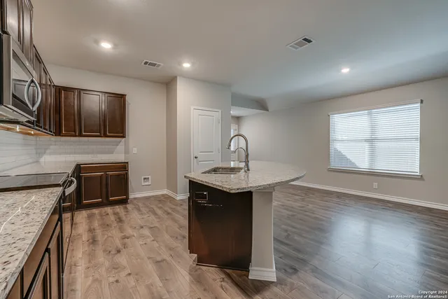 $1,900 | 422 Sabine River, Cibolo, TX 78108