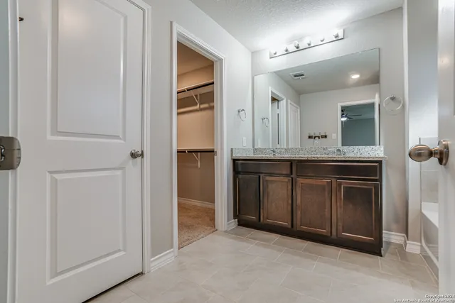 $1,900 | 422 Sabine River, Cibolo, TX 78108