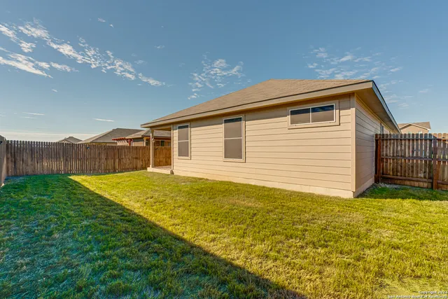 $1,900 | 422 Sabine River, Cibolo, TX 78108