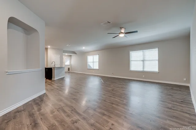 $1,900 | 422 Sabine River, Cibolo, TX 78108