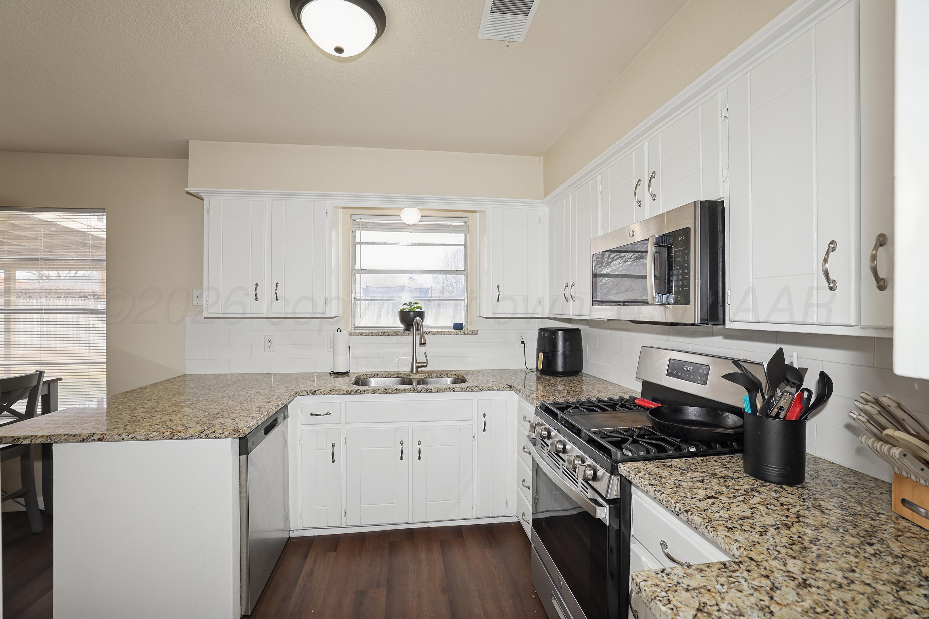1116 Trinchera Drive Amarillo, TX 79110 - Photo 18 of 19 8-Kitchen