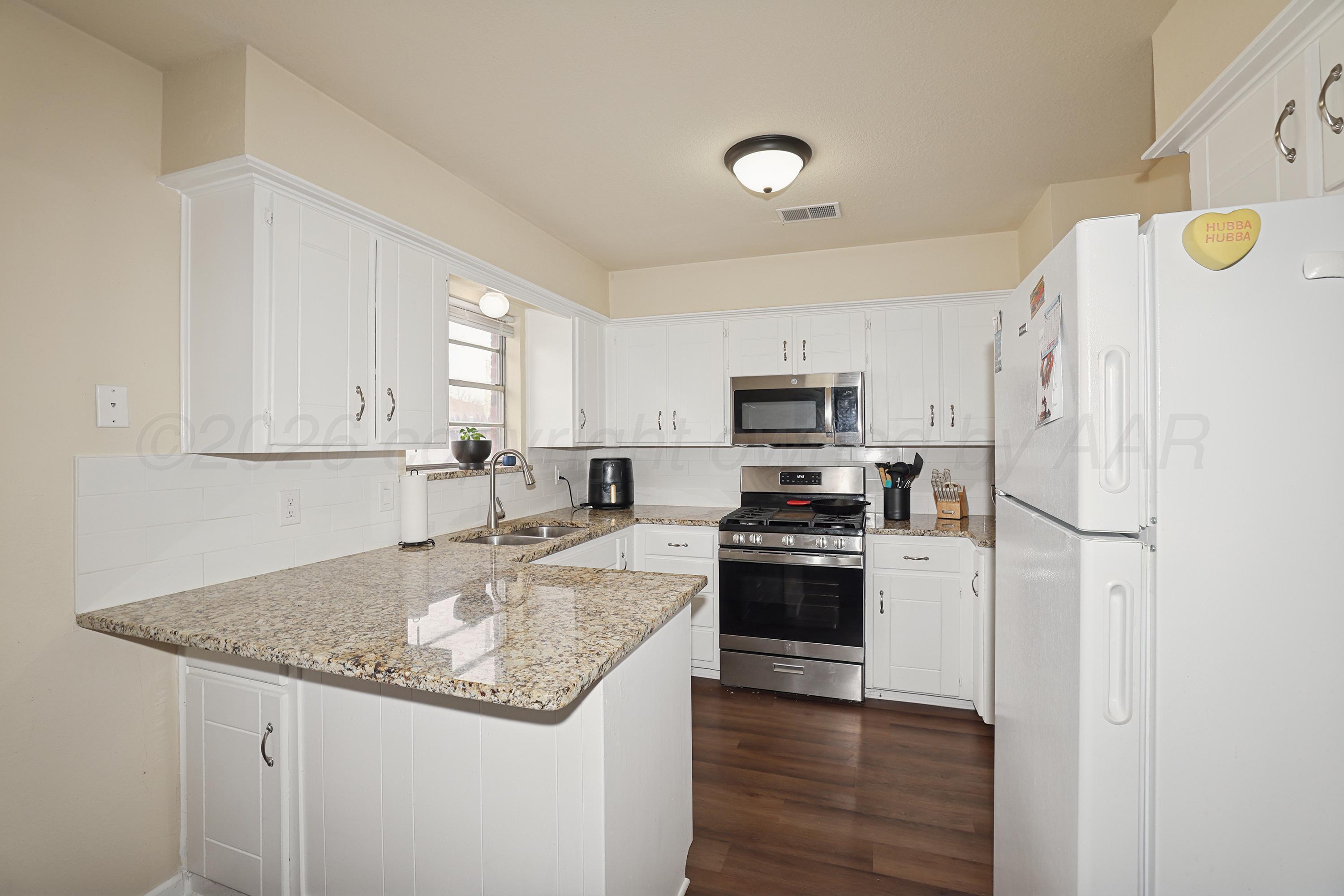 1116 Trinchera Drive Amarillo, TX 79110 - Photo 4 of 19 7-Kitchen