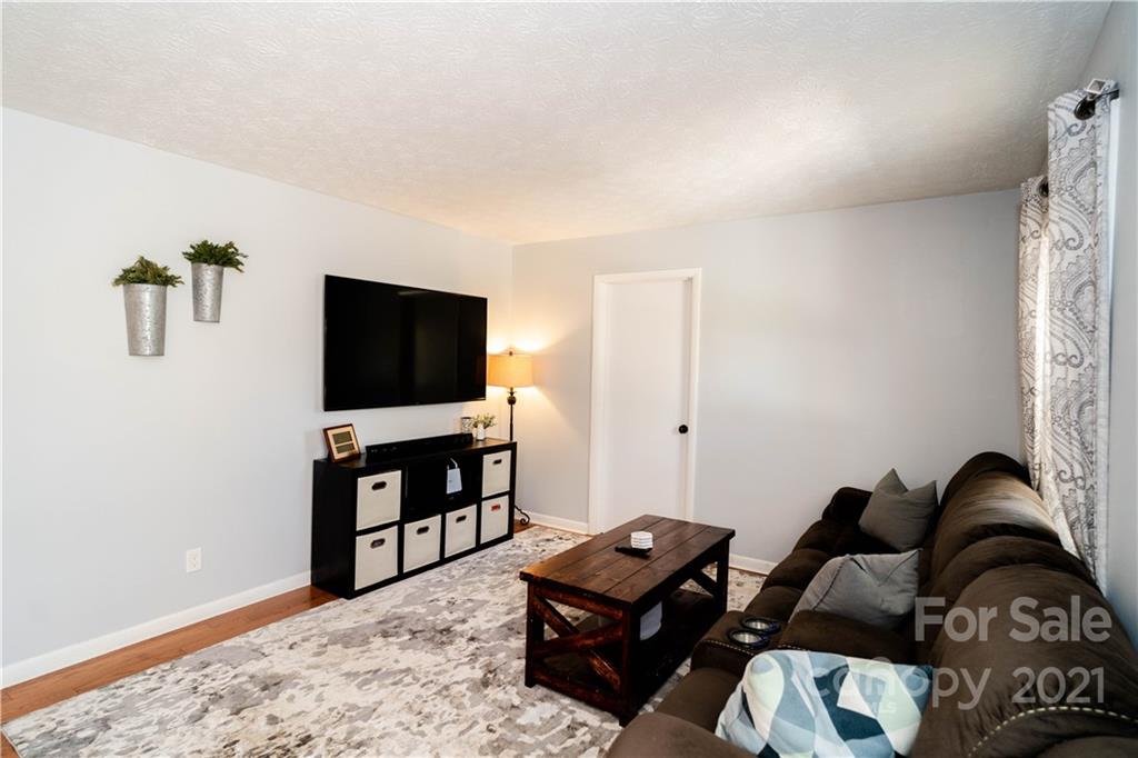 352 Bennett Road Candler, NC 28715 - Photo 14 of 32 Gallery Image 14