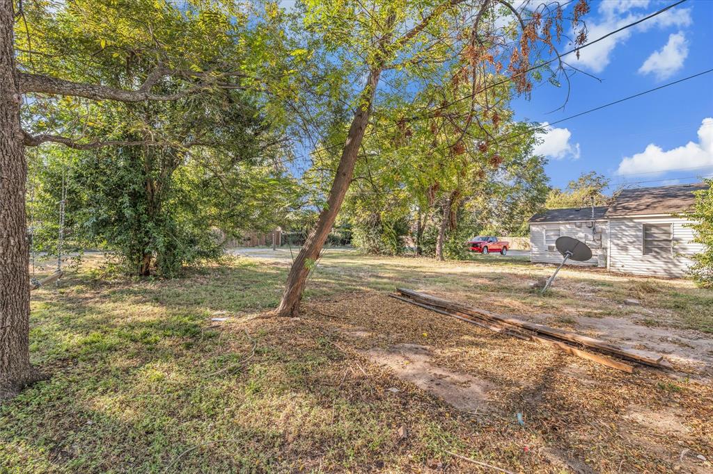 2524 McFerrin Avenue Waco, TX 76708 - Photo 29 of 29 View of yard