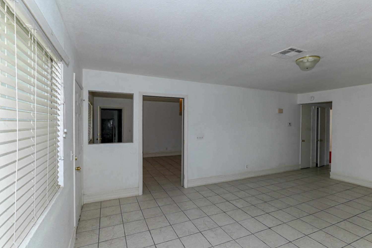 268 East 10th Street Merced, CA 95341 - Photo 5 of 30