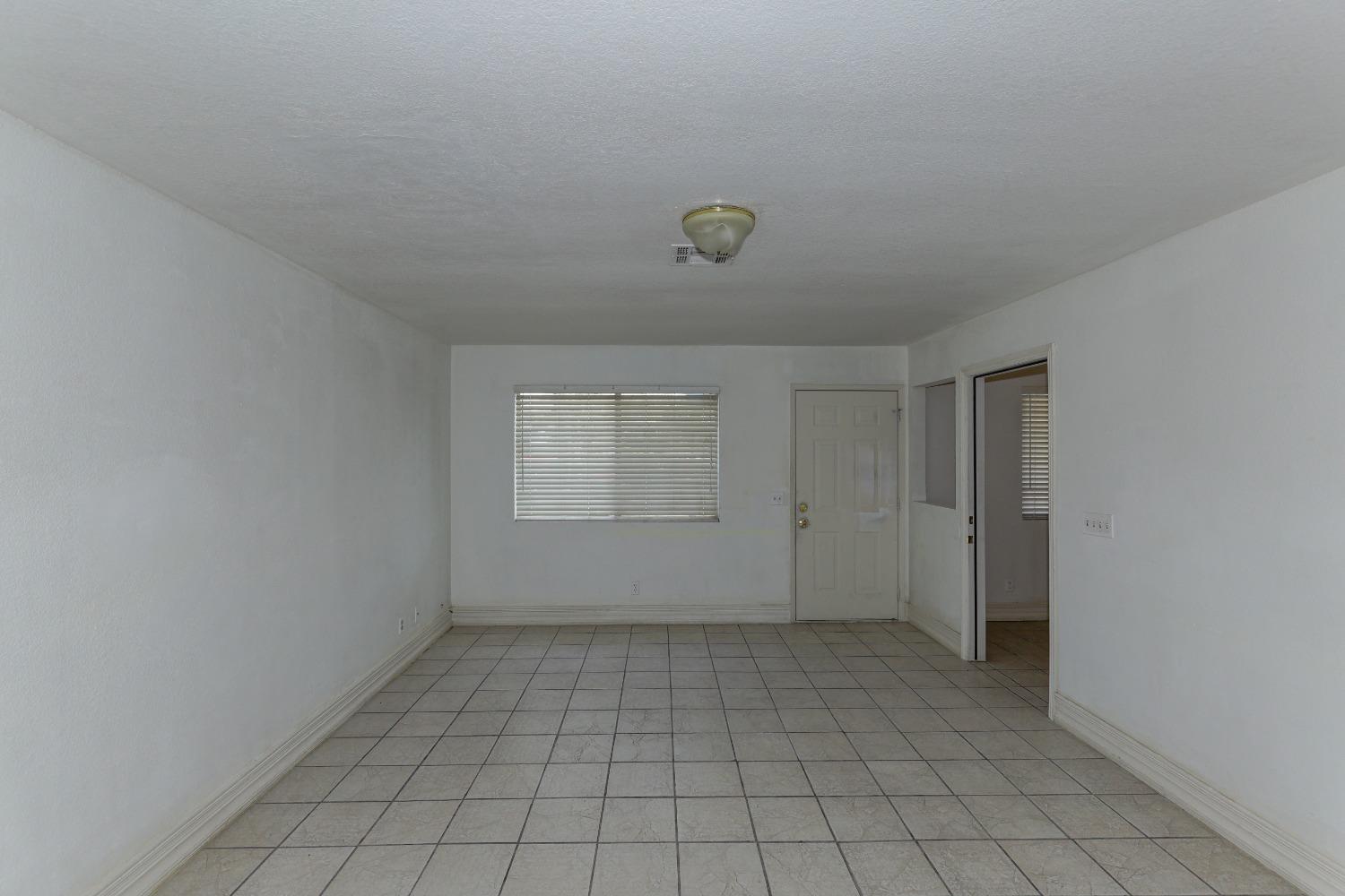 268 East 10th Street Merced, CA 95341 - Photo 6 of 30