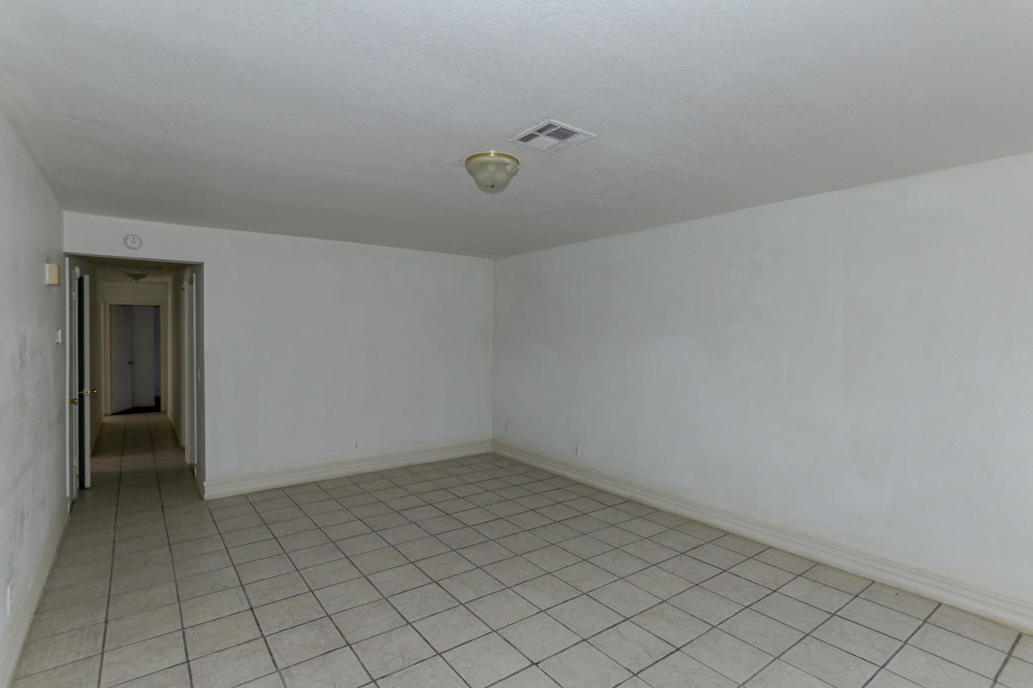 268 East 10th Street Merced, CA 95341 - Photo 8 of 30