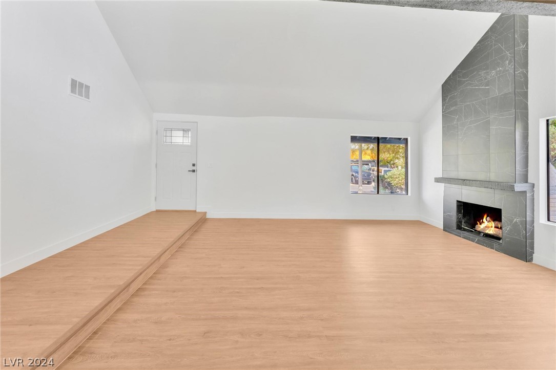 4737 Mountain Valley Road Las Vegas, NV 89121 - Photo 6 of 42 Gallery Image 6