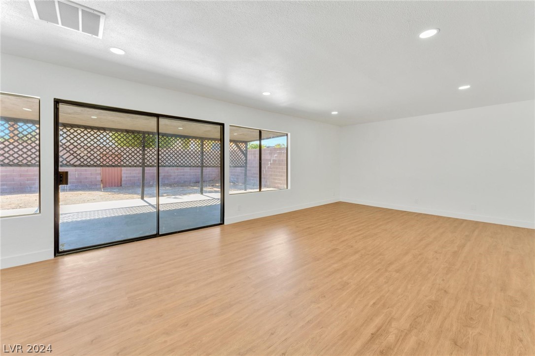 4737 Mountain Valley Road Las Vegas, NV 89121 - Photo 10 of 42 Gallery Image 10