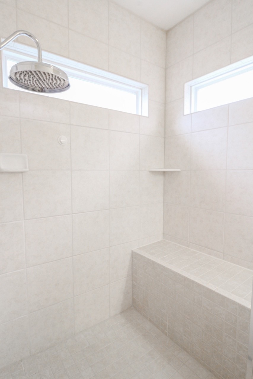 4840 Redcastle Ridge Nashville, TN 37211 - Photo 36 of 37 a bathroom with a bathtub