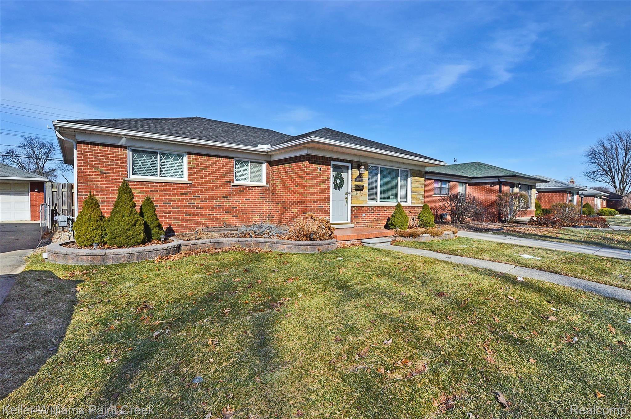 19331 Stephens Road Eastpointe, MI 48021 - Photo 2 of 26 DSC_0154.jpg