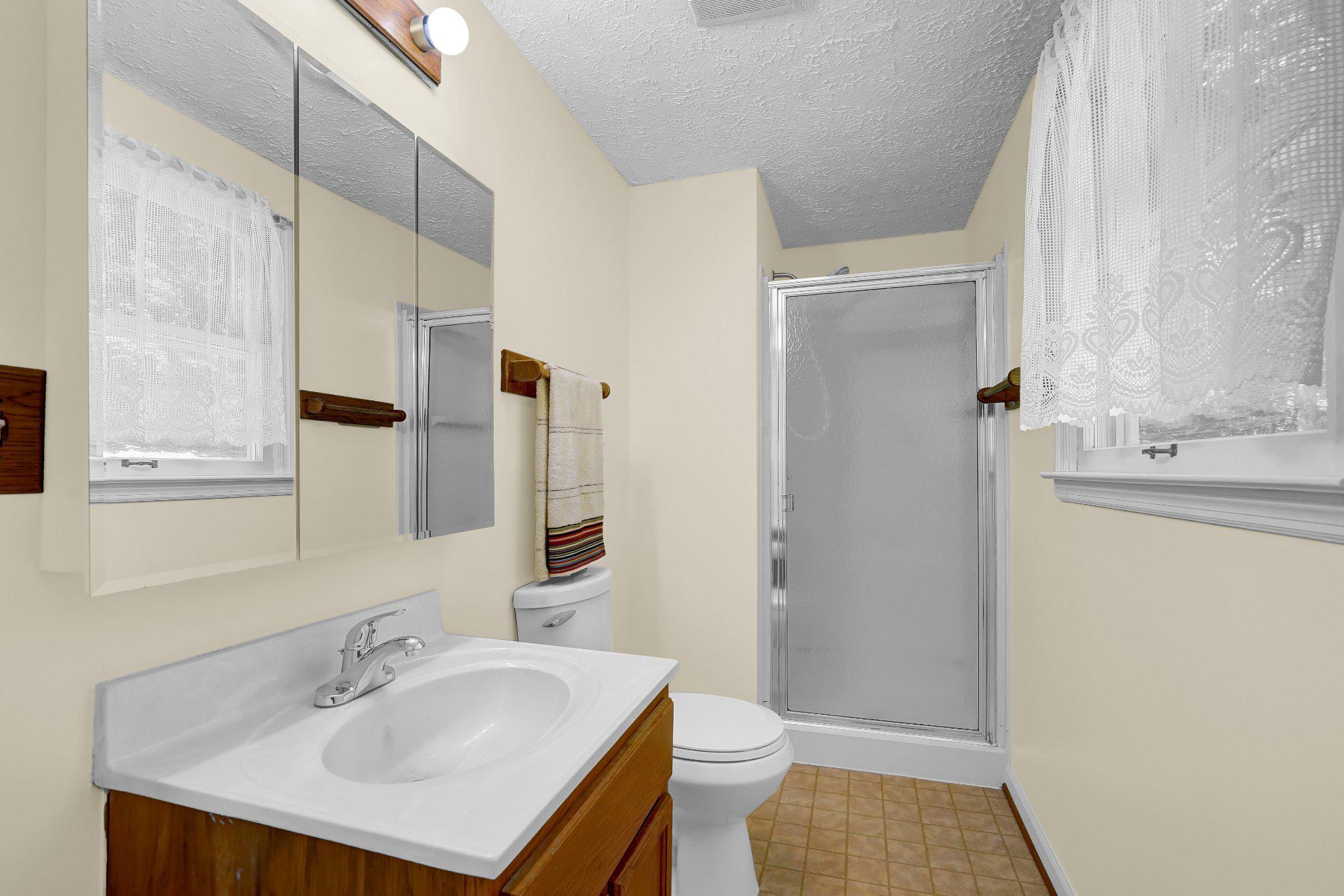 6067 Pilgrims Rest Road Broad Run, VA 20137 - Photo 25 of 58 Primary bathroom