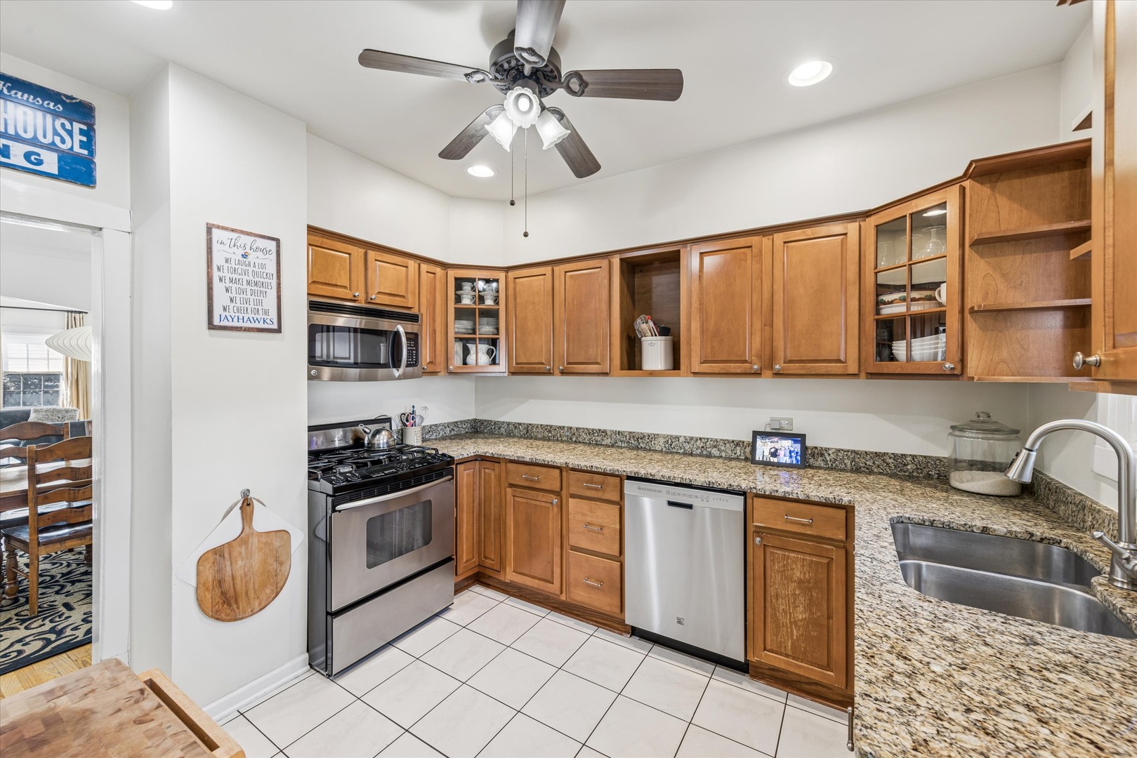 293 Illinois Street Elmhurst, IL 60126 - Photo 5 of 18