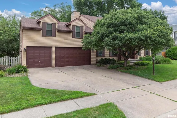 $587,595 | 4490 Hamilton Drive, Bettendorf, IA 52722