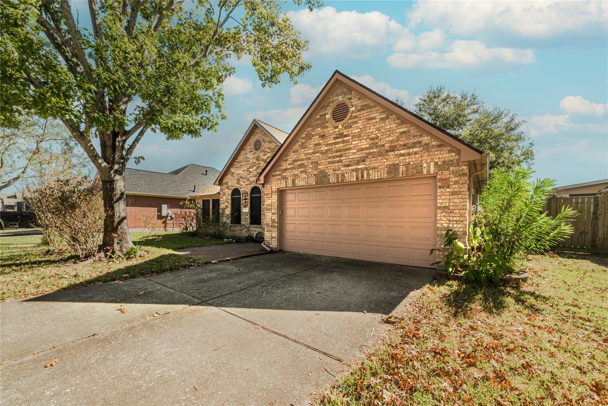 7714 Broken Arrow Street Baytown, TX 77521 - Photo 4 of 31