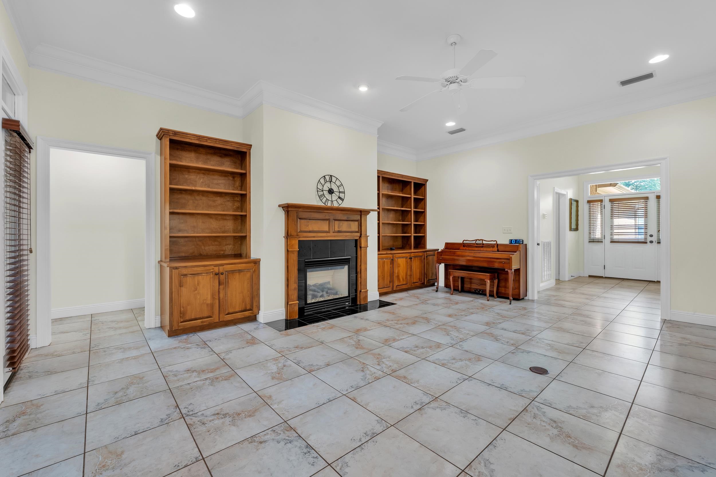 30191 Loblolly Circle Daphne, AL 36527 - Photo 10 of 49 Living Room