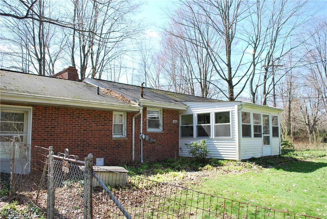 14828 Hubbard Road Burton, OH 44021 - Photo 4 of 30