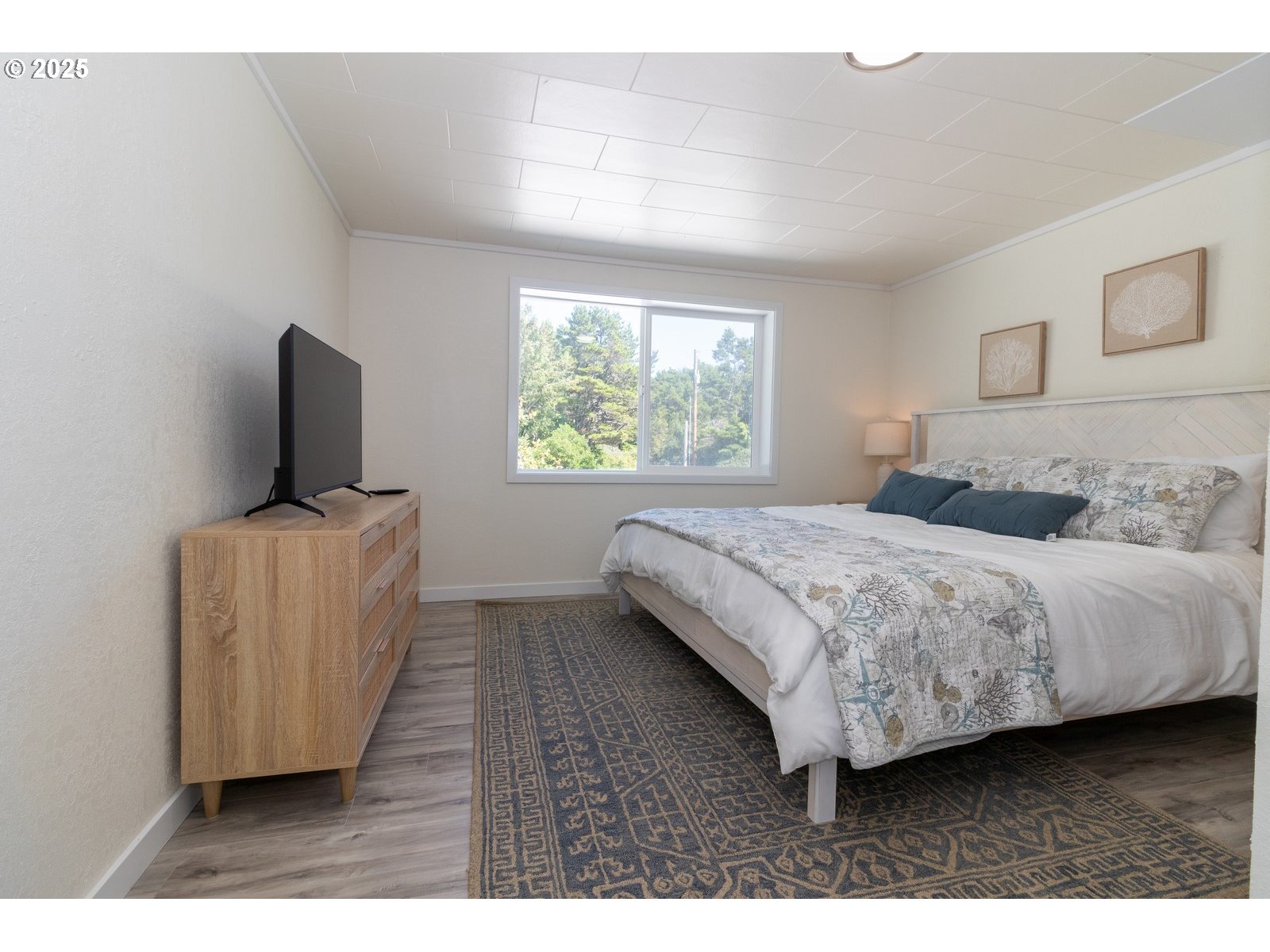 4589 Meares Street Florence, OR 97439 - Photo 14 of 35 a bedroom with a bed and a window