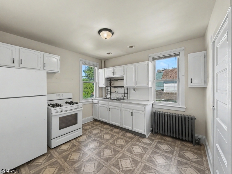 372 Prospect Street, Unit 2 Phillipsburg, NJ 08865 - Photo 3 of 21