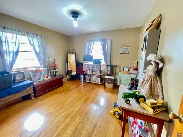 $199,500 | 525 Northeast Freeman Avenue, Topeka, KS 66616