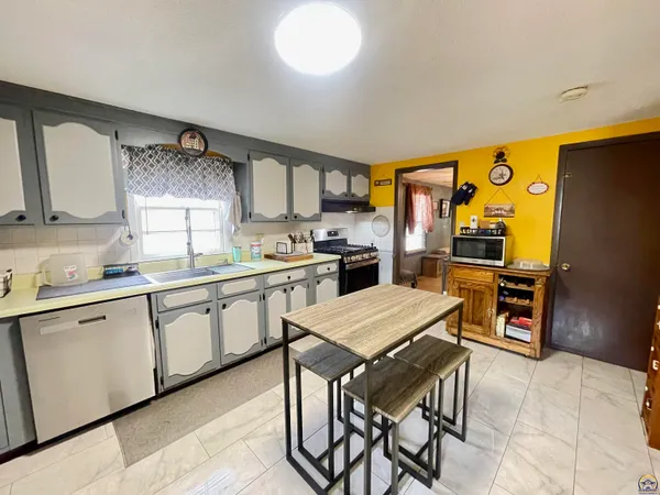 $199,500 | 525 Northeast Freeman Avenue, Topeka, KS 66616