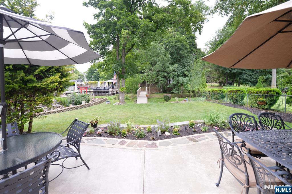 418 Burlington Road Paramus, NJ 07652 - Photo 20 of 30