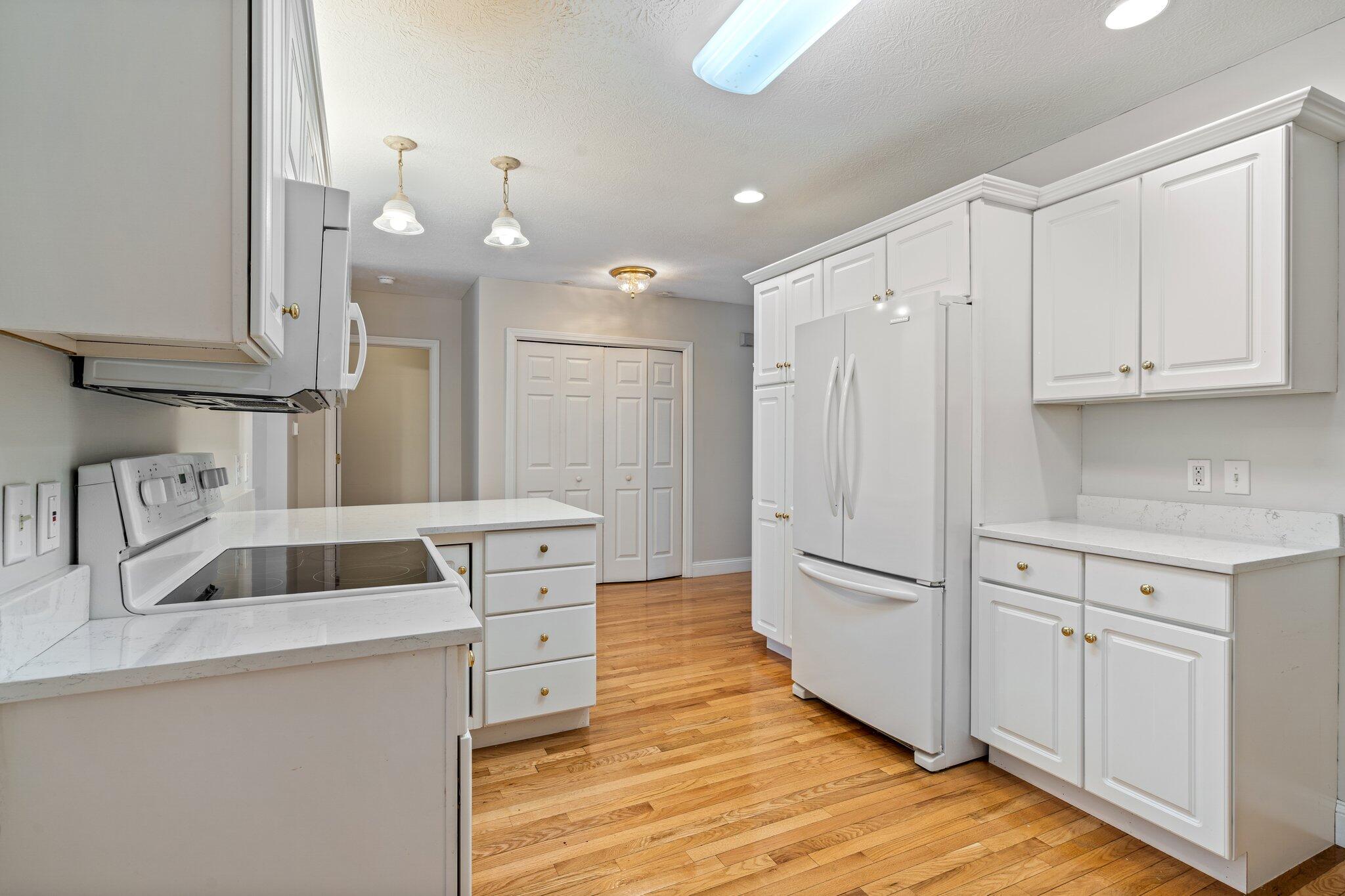 20 Kavanaugh Road, Unit 20 Old Orchard Beach, ME 04064 - Photo 8 of 37 Kitchen