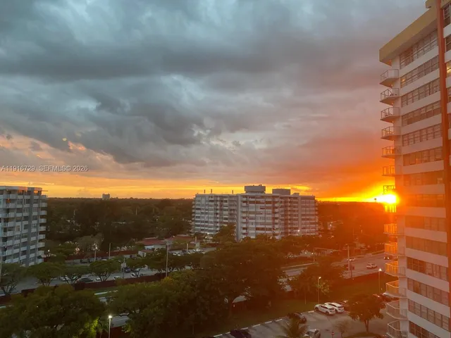 $2,125 | 1351 Northeast Miami Gardens Drive, Unit 915E, Miami, FL 33179