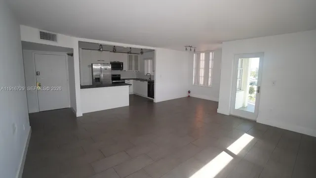 $2,125 | 1351 Northeast Miami Gardens Drive, Unit 915E, Miami, FL 33179