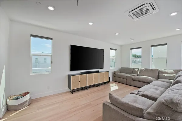 $1,030,000 | 27533 North Golden Currant Place, Valencia, CA 91381