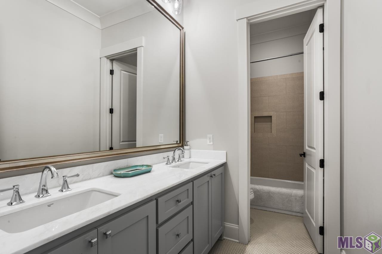 11354 Preservation Way Baton Rouge, LA 70810 - Photo 30 of 42 Upstairs bath