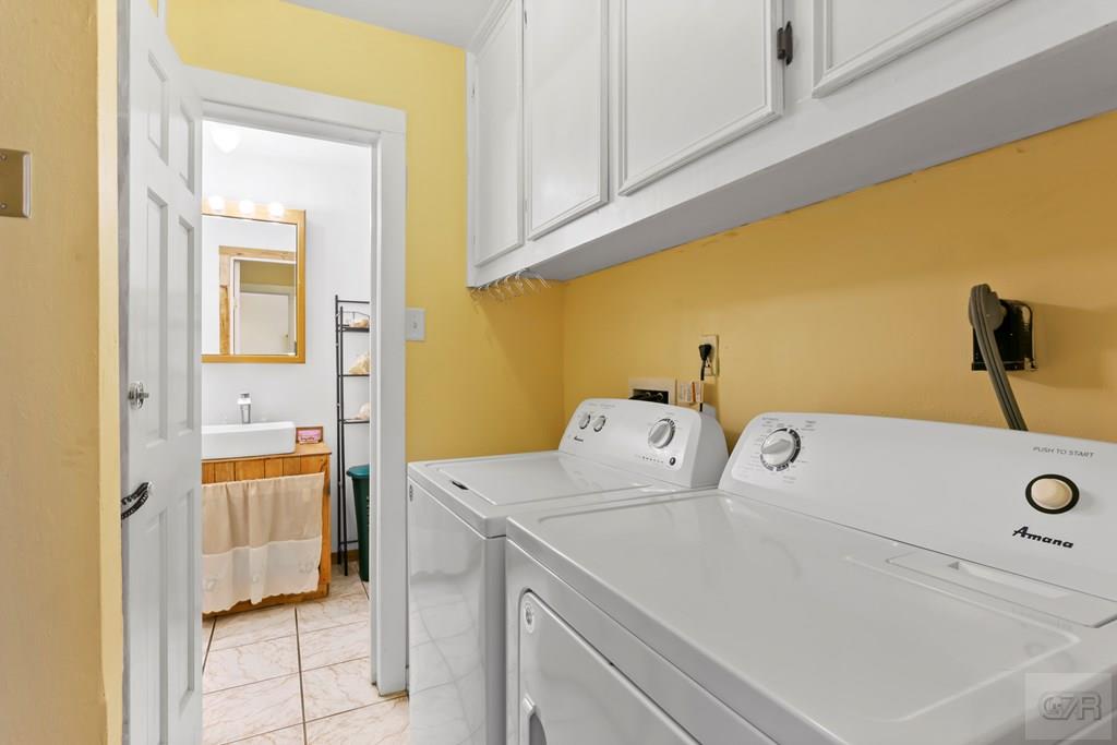 4444 18th Street Bacliff, TX 77518 - Photo 12 of 13 a utility room with dryer and washer