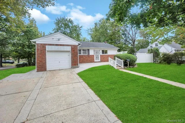 $759,999 | 51 Stevenson Road, Hewlett, NY 11557