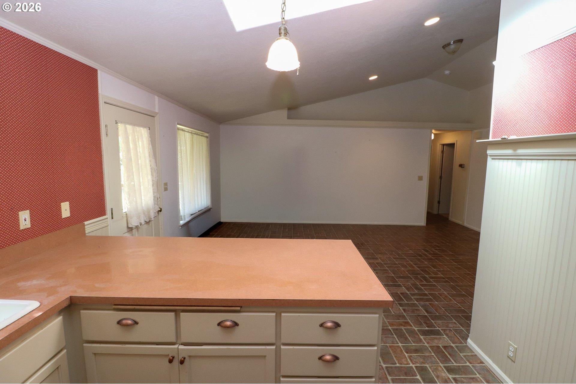 631 Nicholas Drive Springfield, OR 97477 - Photo 14 of 43 Gallery Image 14