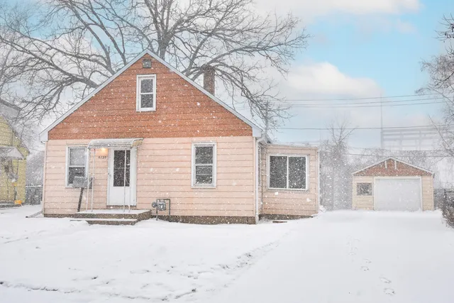 $165,000 | 4720 West Montrose Avenue, Milwaukee, WI 53219