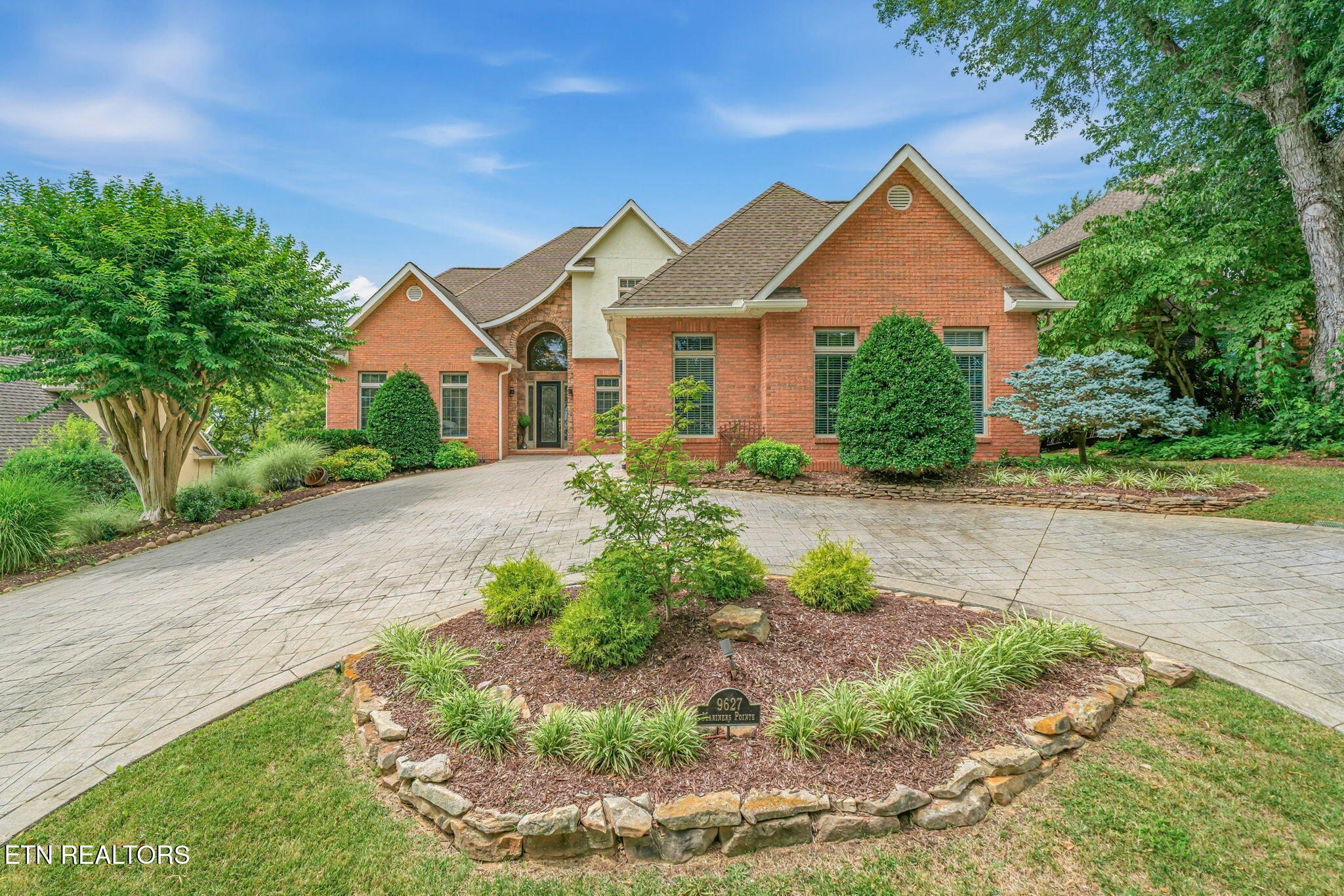 9627 Mariners Point Knoxville, TN 37922 - Photo 2 of 60 1-web-or-mls-9627 Mariners Point-70