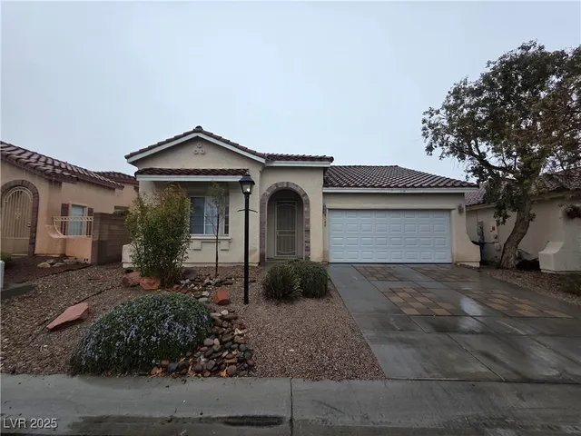 $2,100 | 8240 Aurora Peak Avenue, Las Vegas, NV 89131