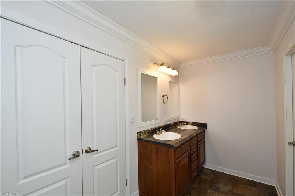9795 Ellis Road Clemmons, NC 27012 - Photo 11 of 29
