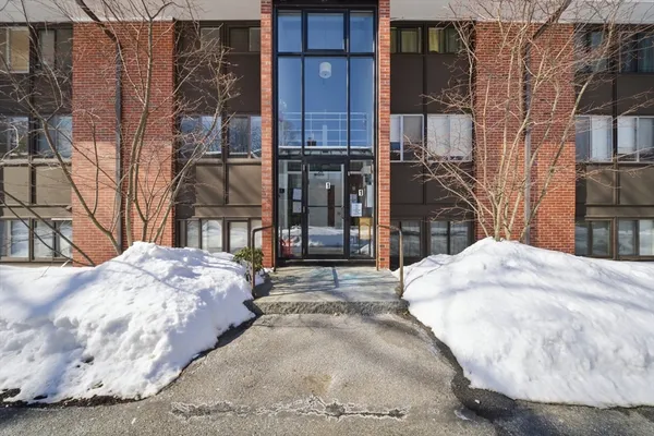 $340,000 | 1 Longwood Drive, Unit 5, Andover, MA 01810