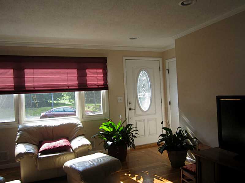 80 Rodney Road Warwick, RI 02889 - Photo 4 of 13 Living Room.