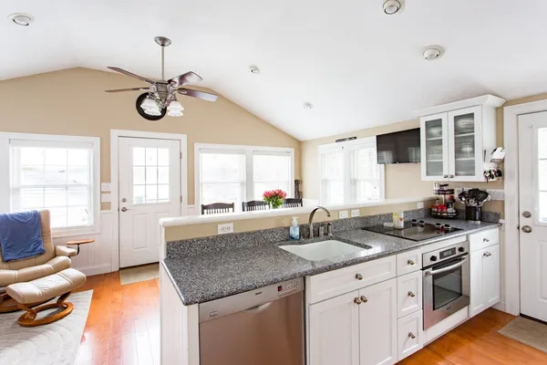 $379,900 | 62 D Cottage Street, Unit 7, West Brookfield, MA 01585