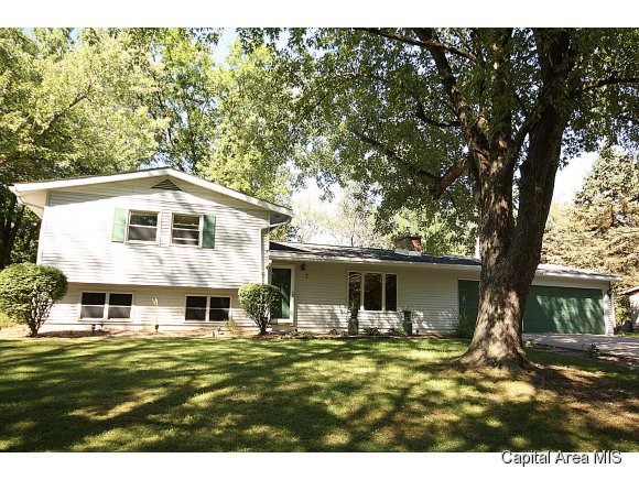 7 Swannanoa Rochester, IL 62563 - Photo 1 of 18