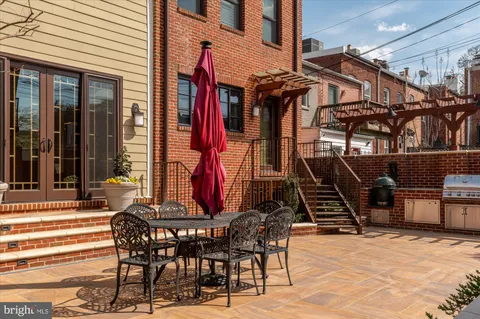 $2,950,000 | 761 10th Street Southeast, Washington, DC 20003