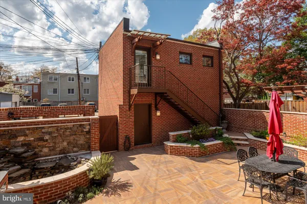 $2,950,000 | 761 10th Street Southeast, Washington, DC 20003