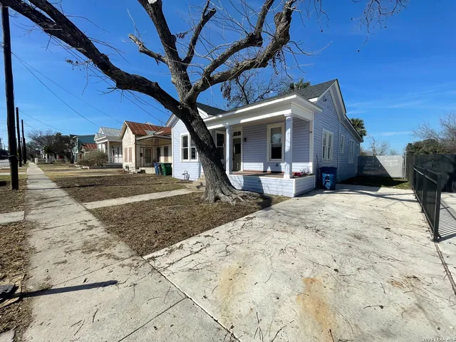 $1,695 | 821 Burleson, San Antonio, TX 78202